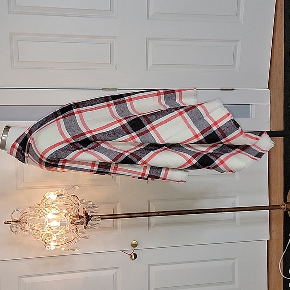 NWT Ann Taylor 60" x 62" Blanket Scarf - Picture 2 of 9
